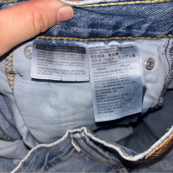 5/$25 Levi’s Shorts - Picture 5 of 6